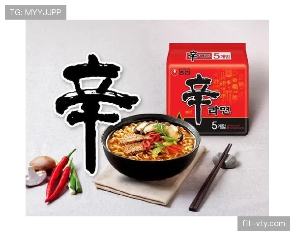 翁泓阳训练室外吃泡面，旁边堆满高档装备，这画风有点飘了吧？